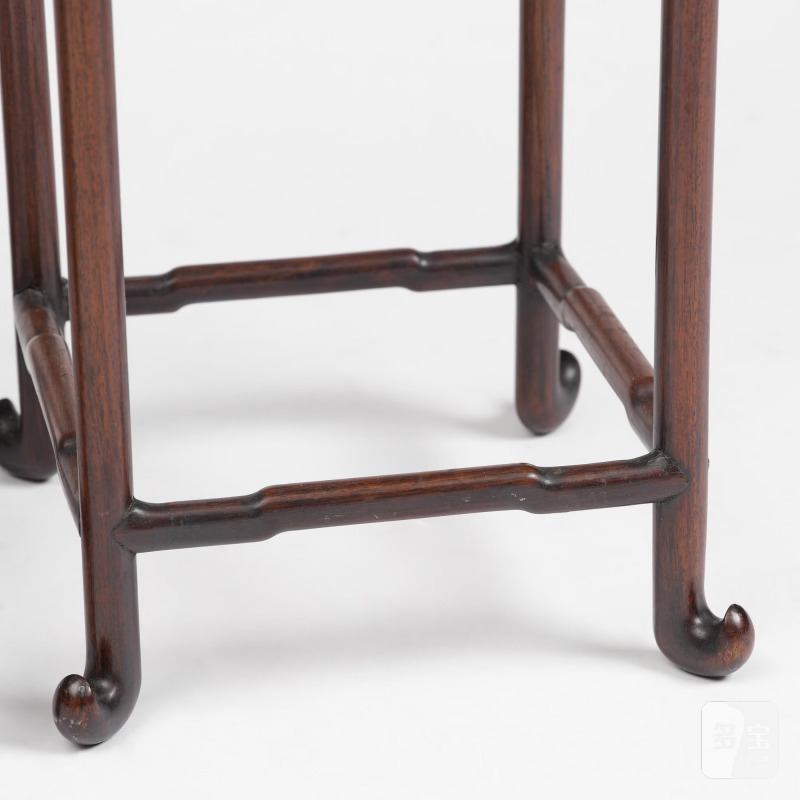 A group of three hardwood tall tables, - 图10